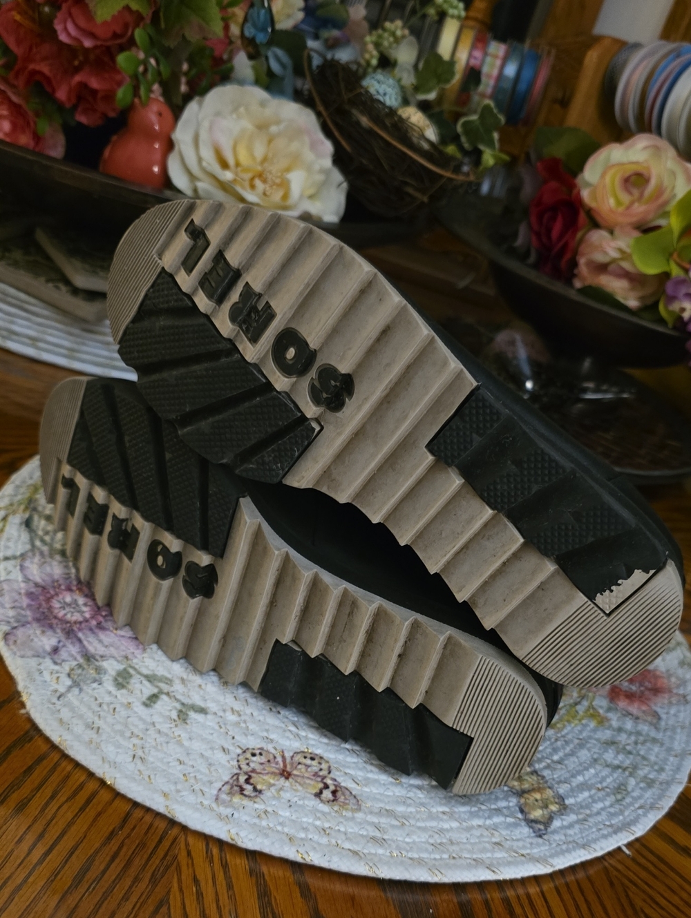 Sorel Short Boots - Picture 4 of 6